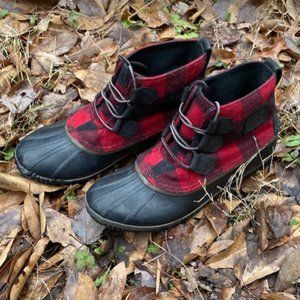 SOREL Out N About Size 8.5 Womens rain boots red black plaid